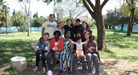 volunteers-children-and-families-at-the-home