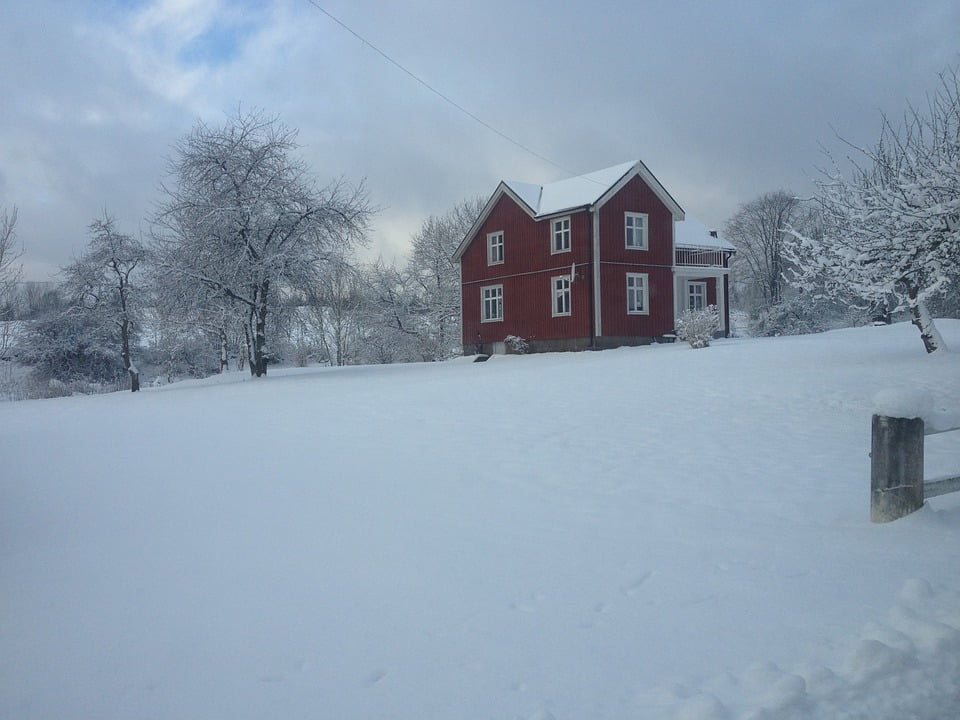 House in Winter via Pixabay
