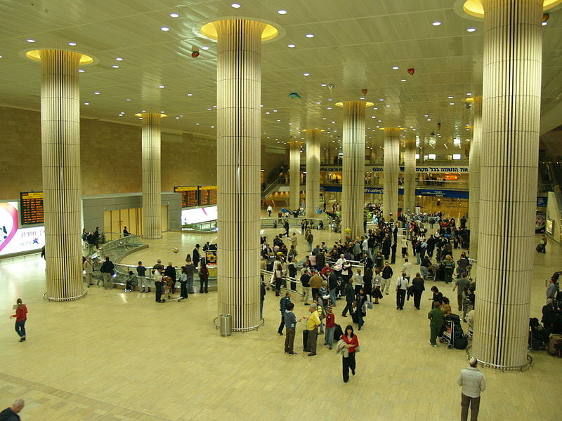 The arrivals hall at Ben Gurion Airport. Photo by David Shankbone