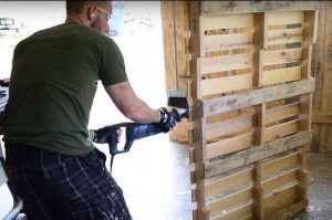 This Hometalk user cuts a pallet in half, for an unexpected storage idea via Kalhh/Pixabay