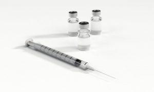 A photo of a syringe. Pixabay