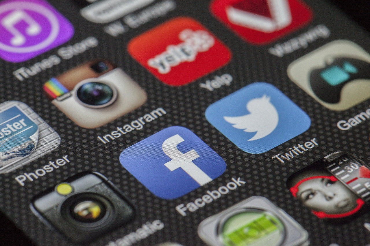 Social media apps on a smartphone. Photo via LoboStudioHamburg, Pixabay