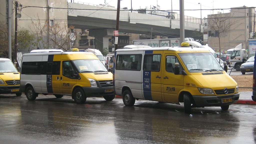 A sherut shared taxi in Tel Aviv. Photo via Wikimedia, public domain