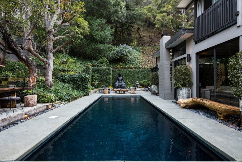A private home's pool in Los Angeles. Photo via the Plum Guide