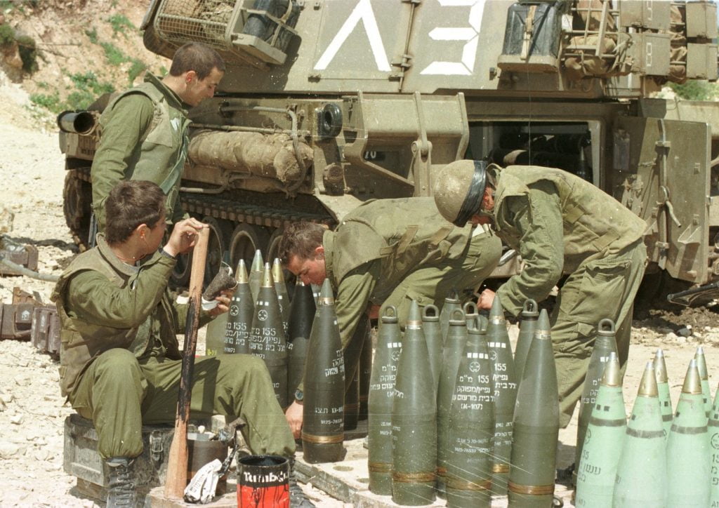 IDF soldiers in Operation Grapes of Wrath in 1996. photo: IPPA staff, the Dan Hadani Collection