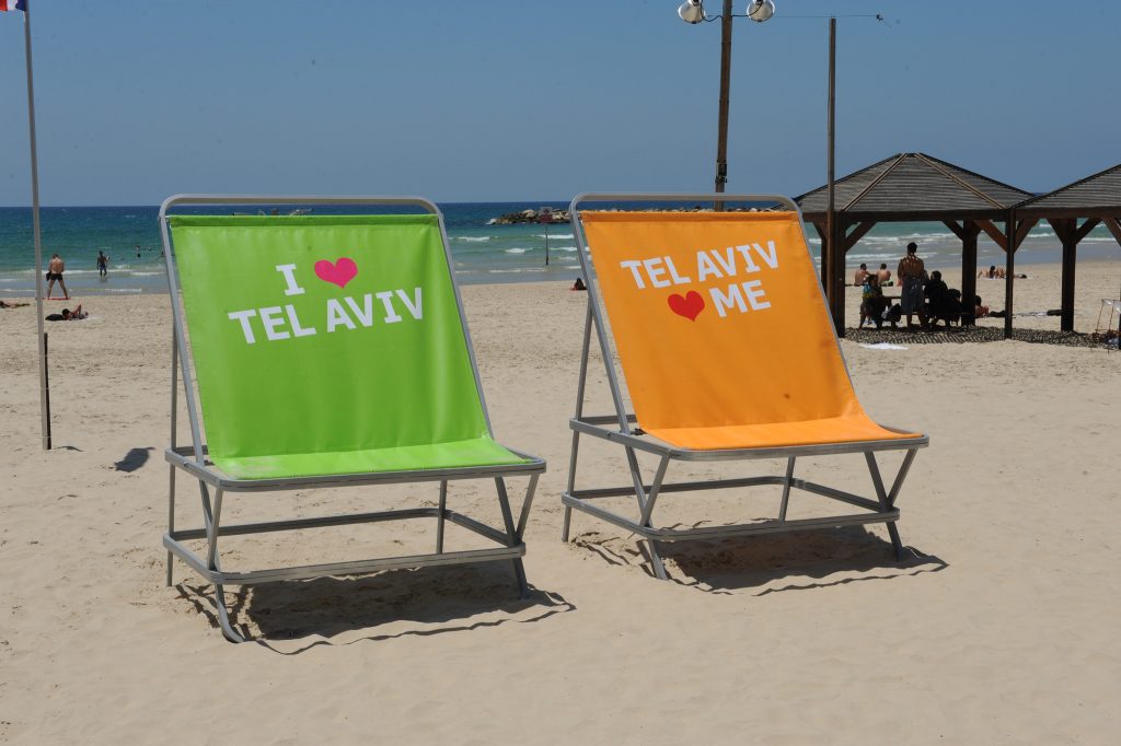 Tel Aviv beach chairs. Photo by Kfir Sivan
