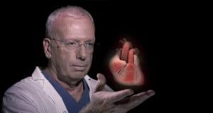 doctor holding 3D holographic heart Real View
