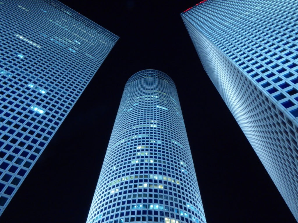 Azrieli Towers in Tel Aviv. Pikiwiki