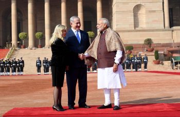 Prime Minister Benjamin Netanyahu and his wife Sara are welcomed by Indian PM Narendra Modi at the Presidential Palace, January 15, 2018. Avi Ohayon/ GPO