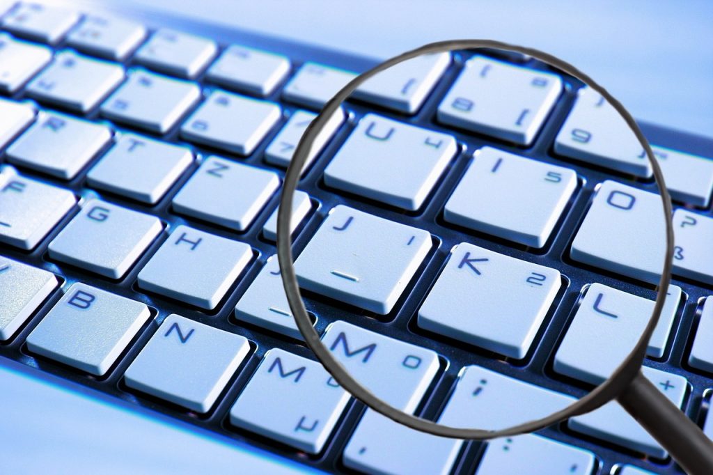 Computer Magnifying Glass. Photo via Macedo Media, Pixabay