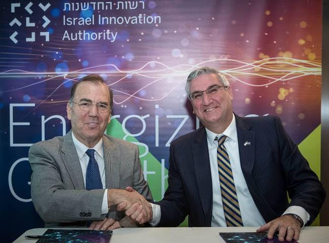 Dr. Ami Applebaum of the Israel Innovation Authority with Governor of Indiana George Holcomb. Photo: Oded Karni