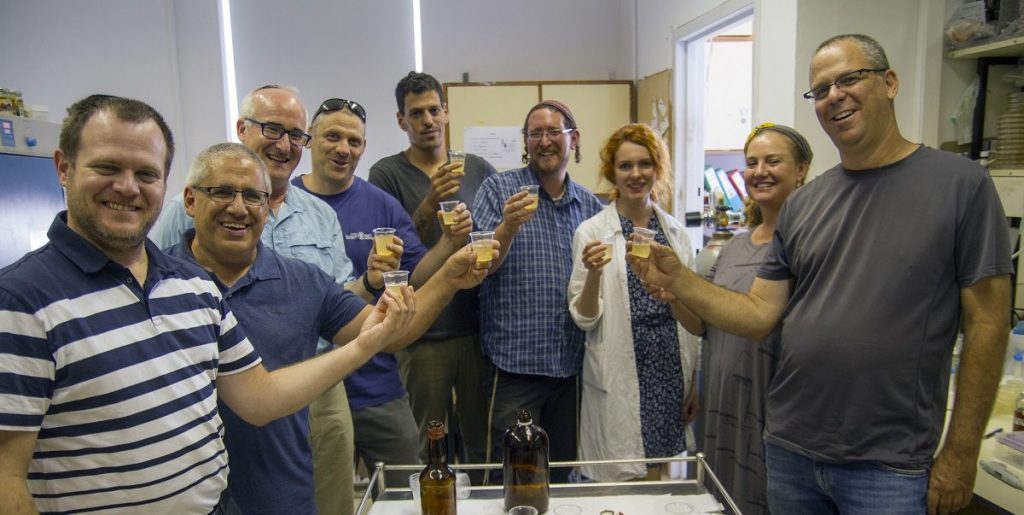 Testing a sample in the labs of the Hadassah Medical Center and Hebrew University of Jerusalem School of Dental Medicine. Photography: Yaniv Berman, courtesy of the Israel Antiquities Authority.