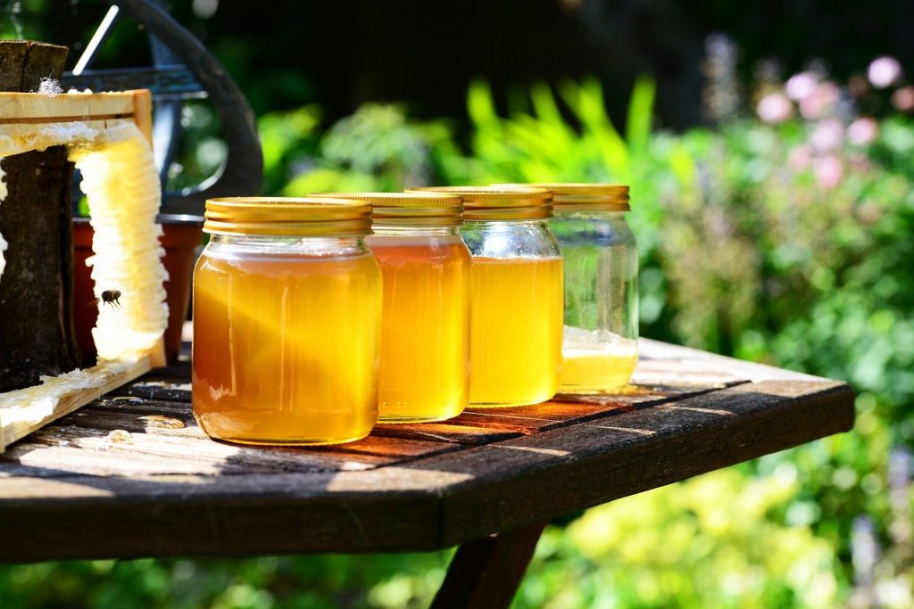 Honey in jars. Photo: Pixabay