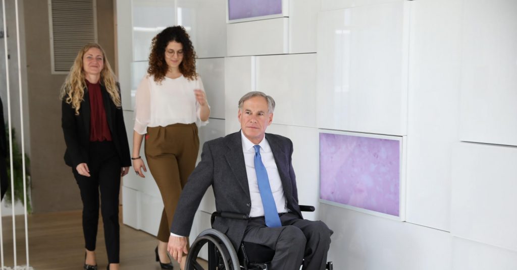 Texas Governor Greg Abbott visiting the Tel Aviv headquarters of Israel’s Start-Up Nation Central on January 16, 2020. In the background (left) Karin Gattegno, VP Strategic Partnerships, SNC, and (right) Daniela Kandel, Innovation Bridges Director, Country Relations, SNC. Photo via SNC