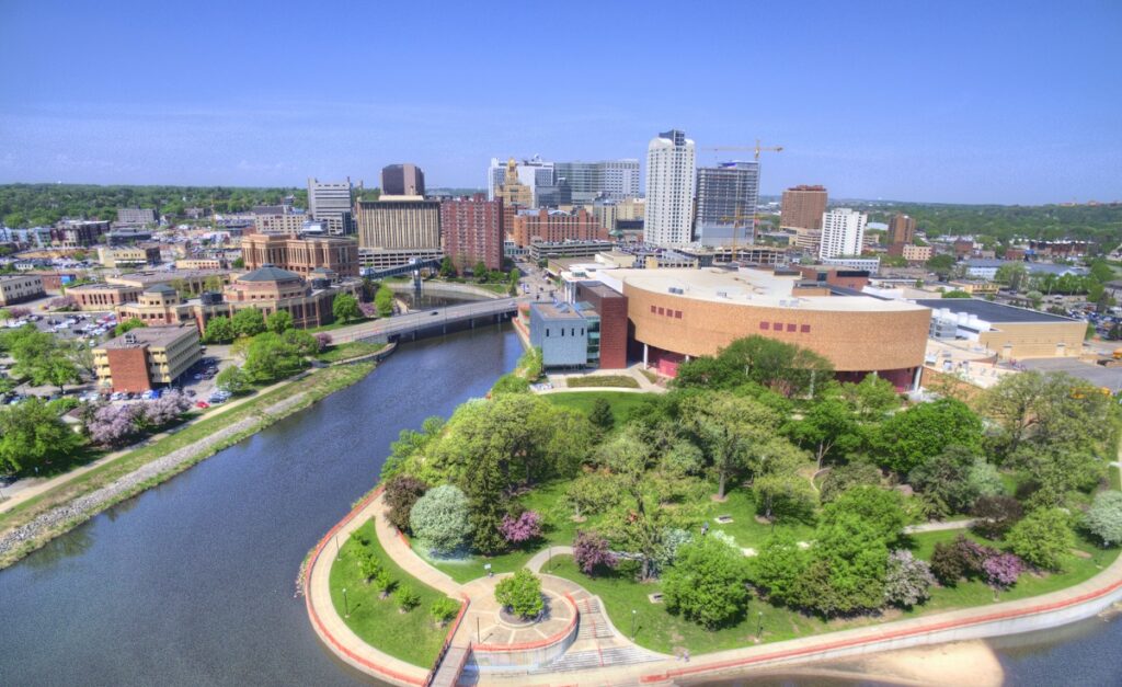 The Mayo Clinic was established in Rochester, Minnesota and runs two other main campuses in Phoeniz, Arizona, and Jacksonville, Florida. Deposit Photos