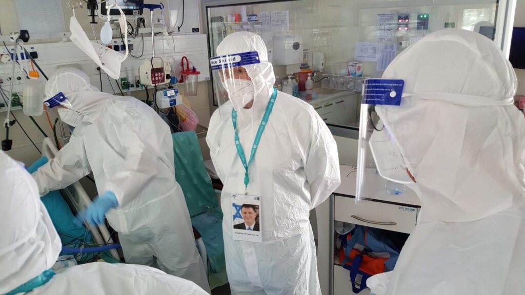 Health Minister Yuli Edelstein tours the coronavirus ward at the Shamir Medical Center, July 23, 2020. Photo: Health Ministry via Telegram
