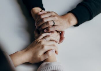 Holding hands. Photo: Unsplash