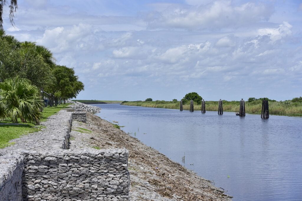 Lake Okeechobee is the largest freshwater lake in Florida. Image by Ernie A. Stephens from Pixabay