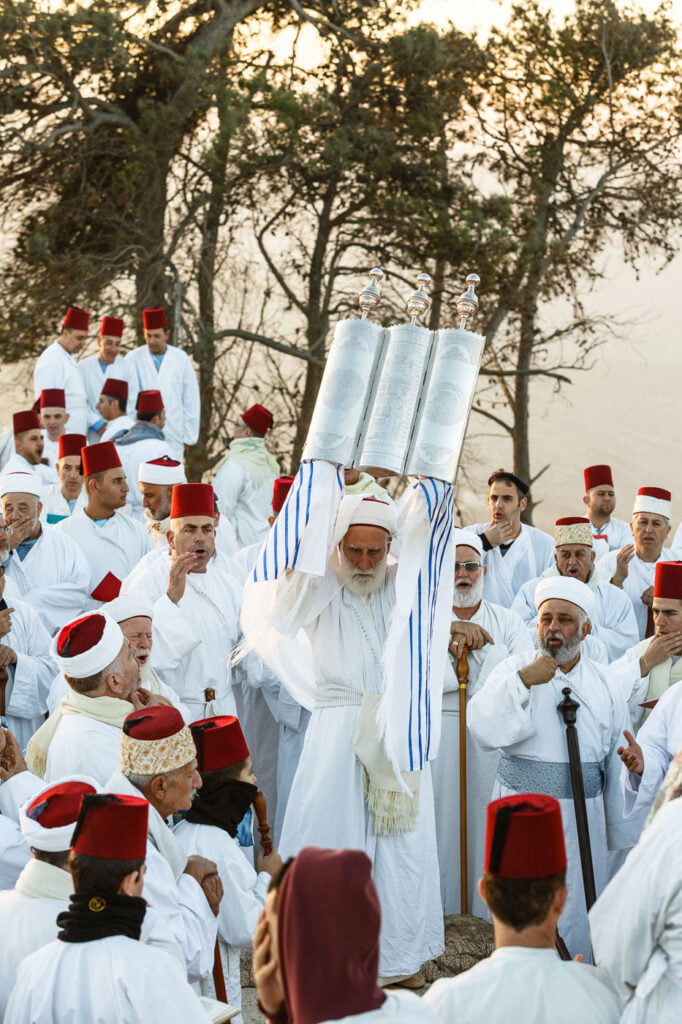 Samaritans pray at Mount Gerizim during Sukkot holiday. Nablus, Israel/Palestinian territories. Photo: Yadid Levy