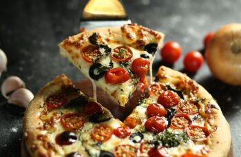 Pizza. Image by Hoa Luu from Pixabay