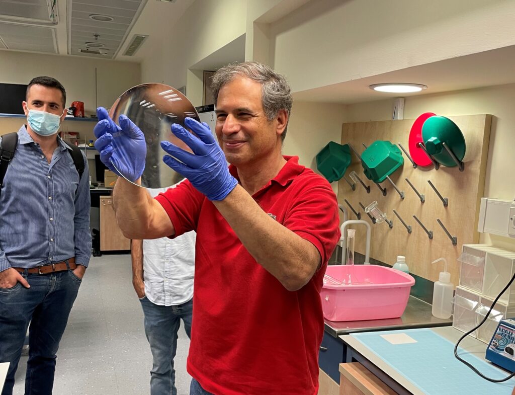 Eytan Stibbe with a lens in Bercovici's lab. Photo: Rami Shelush, Technion spokesperson's office