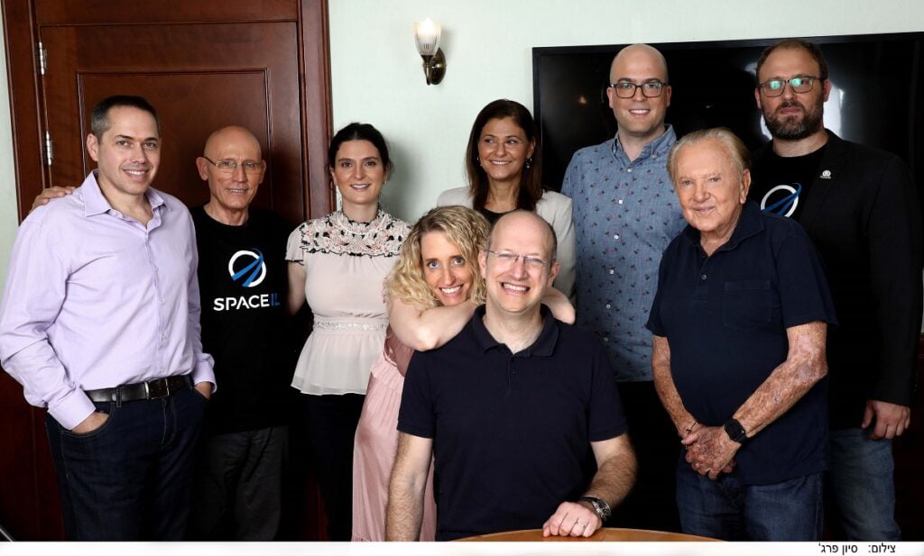 From right: Kfir Damari (SpaceIL co-founder), Morris Kahn, Yonatan Winetraub (SpaceIL co-founder), Yariv Bash (SpaceIL co-founder in the second row), Amalia Zarka, Dafna Jackson, Angelina Drahi, Shimon Sarid, and Aviad Eyal. Photo by Sivan Faraj