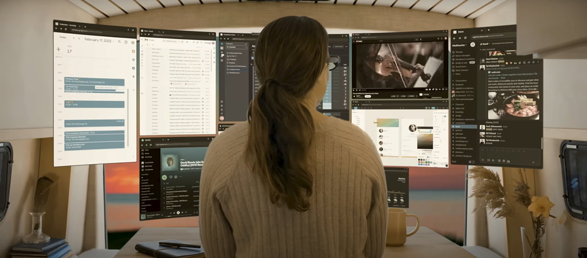 The Screenless Laptop … With A Dozen Virtual Screens